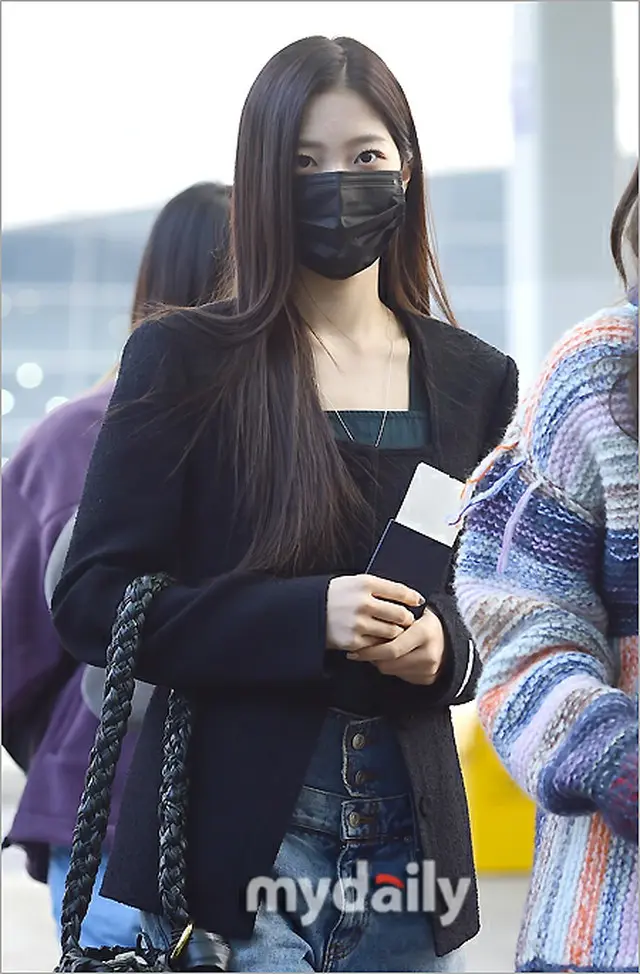 「LE SSERAFIM」カズハ、さらさらストレートヘアで清純美発散（画像提供:wowkorea）