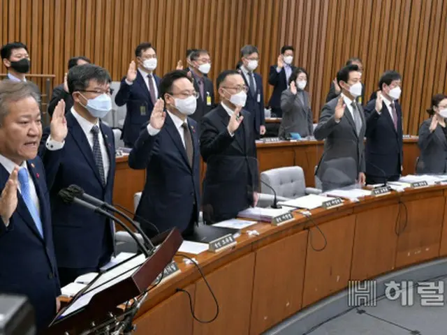 韓国の李祥敏行政安全相（前列左）は6日、梨泰院惨事・国政調査特別委員会第2次聴聞会に証人として出席した（画像提供:wowkorea）
