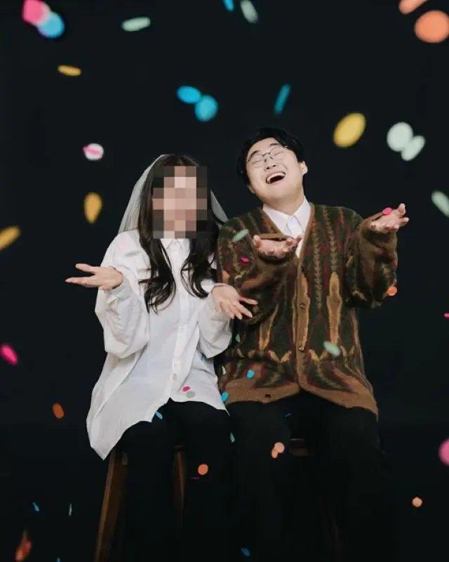 “感性ボーカルで人気”男性デュオ「2BiC」のジファン、きょう一般人の恋人と結婚…幸せいっぱいのツーショット（画像提供:wowkorea）