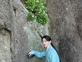 女優コ・ユンジョン、卒業写真操作被害以来初の近況…「撮影現場で輝く美貌」