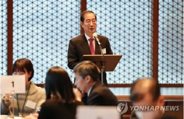 10日の懇談会に出席した韓首相＝（聯合ニュース）