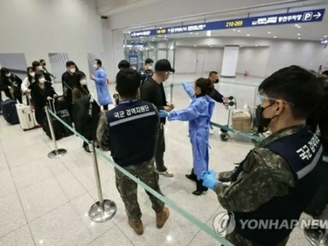 仁川国際空港での検疫（資料写真）＝（聯合ニュース）