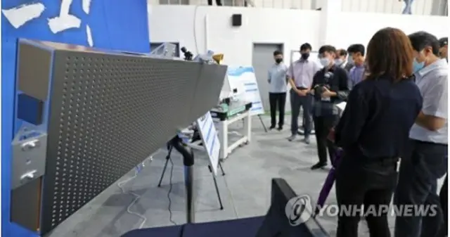韓国国防科学研究所の超小型SAR衛星の模型（資料写真）＝（聯合ニュース）