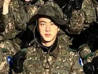 「BTS」JIN、20キロ戦術行軍終えた近況“凛々しくなった姿”