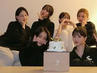 「GFRIEND」、8周年記念し完全体で集合