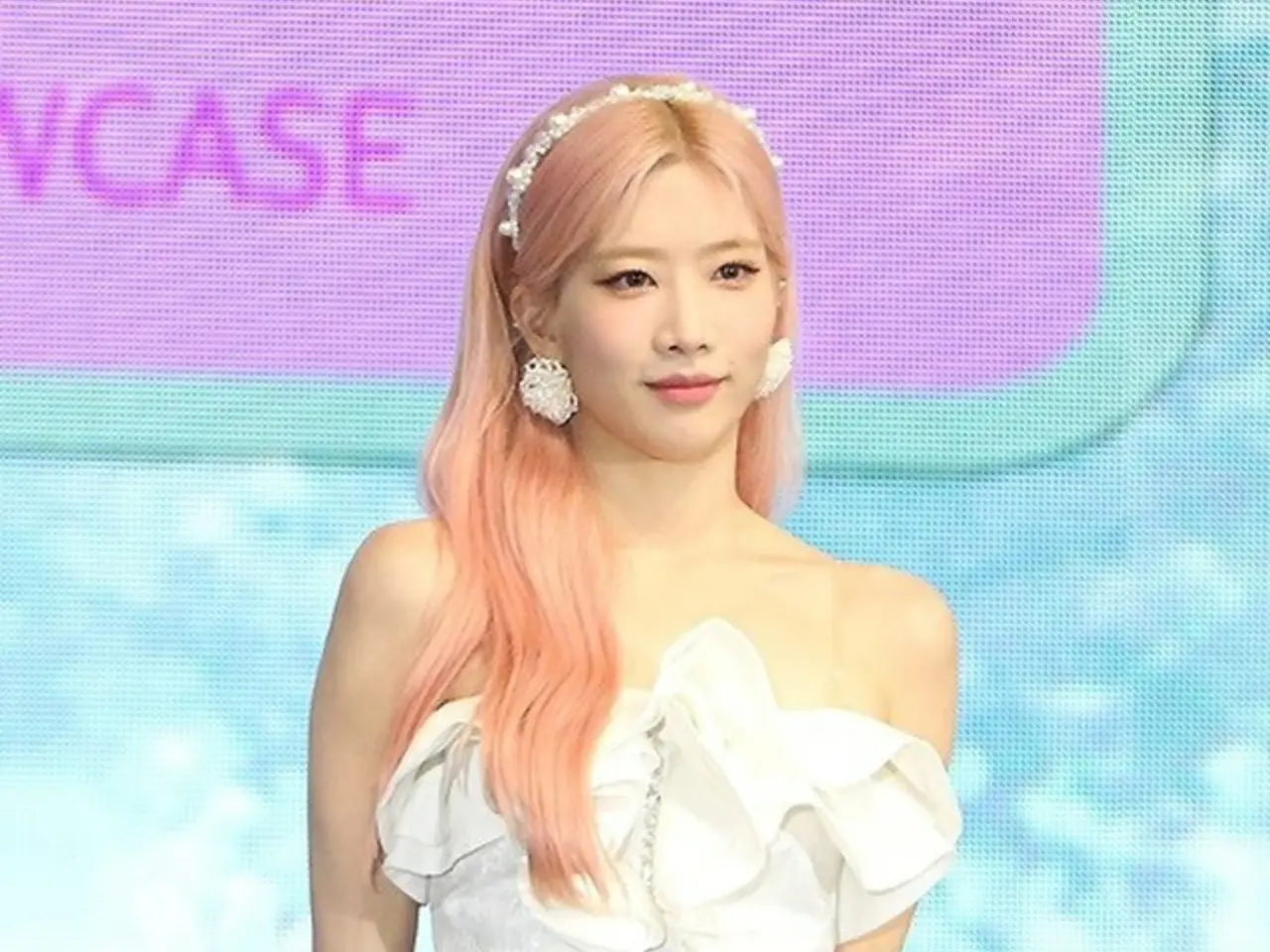 LOONA 今月の少女　キムリプ　トレカ　++ Amazon.co.jp: [再発売] 今月の少女 キムリップ LOONA - KIM LIP