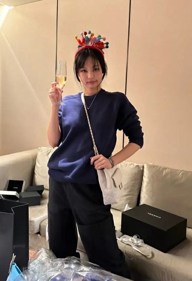 JENNIE（BLACKPINK）、シャネルから贈られた豪華バースデープレゼントに「ありがとう」（画像提供:wowkorea）