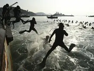 海軍の深海潜水士、“大寒”を控え「酷寒期訓練」を実施＝韓国