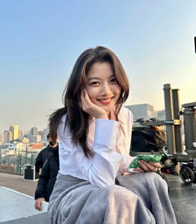 女優キム・ユジョン、鎖骨と肩ラインが”ほっそり”した姿に…「痩せすぎて心配」の声も（画像提供:wowkorea）