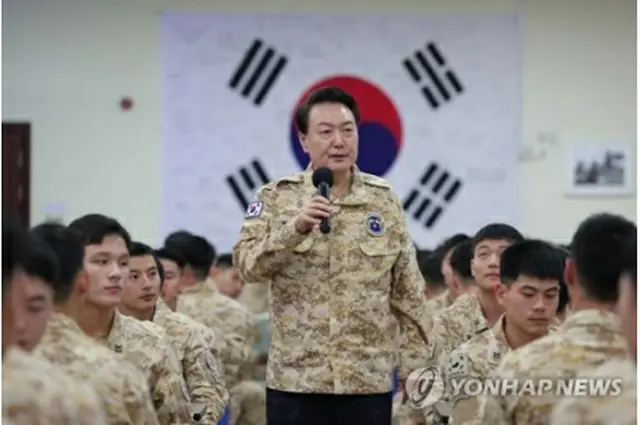 尹大統領は15日（現地時間）、アーク部隊を訪問し、将兵たちを激励した＝（聯合ニュース）