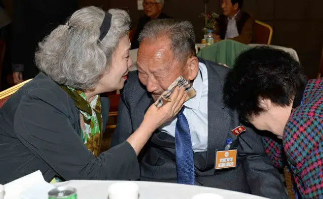 2015年10月22日、北朝鮮の江原道・金剛山の離散家族面会所で行なわれた「第20回離散家族1次再開行事」（画像提供:wowkorea）