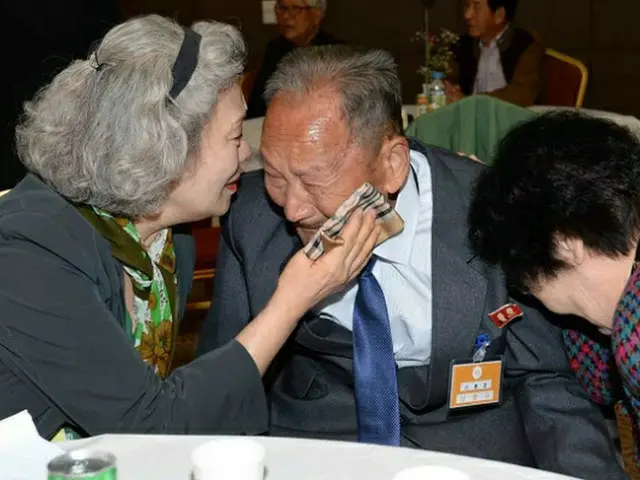 2015年10月22日、北朝鮮の江原道・金剛山の離散家族面会所で行なわれた「第20回離散家族1次再開行事」（画像提供:wowkorea）