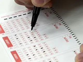 購入者の4人中1人は「毎週買う」…昨年の宝くじ販売額「6兆ウォン」突破＝韓国