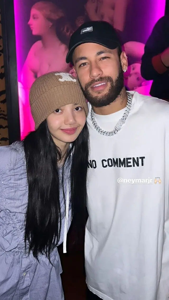 「BLACKPINK」LISA、ネイマールとのツーショット写真を公開（画像提供:wowkorea）