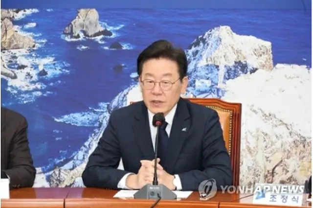 緊急対策会議で発言する共に民主党の李在明代表＝２６日、ソウル（聯合ニュース）