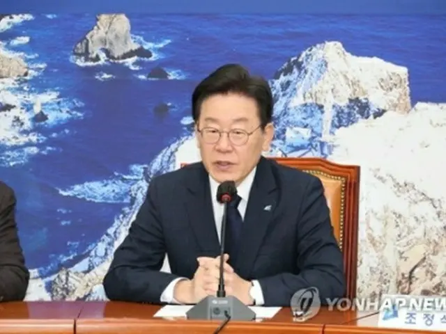 緊急対策会議で発言する共に民主党の李在明代表＝２６日、ソウル（聯合ニュース）