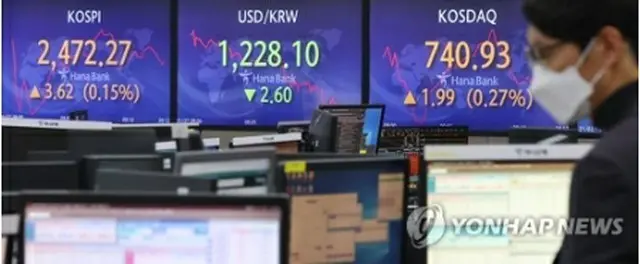 銀行のディーリングルーム＝２７日、ソウル（聯合ニュース）