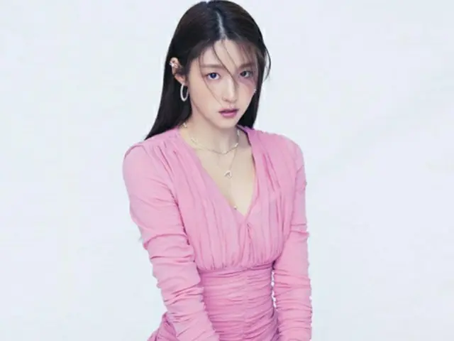 ソリョン（AOA）、ラブリームードのグラビアを公開…スタイルの良さ際立つ（画像提供:wowkorea）