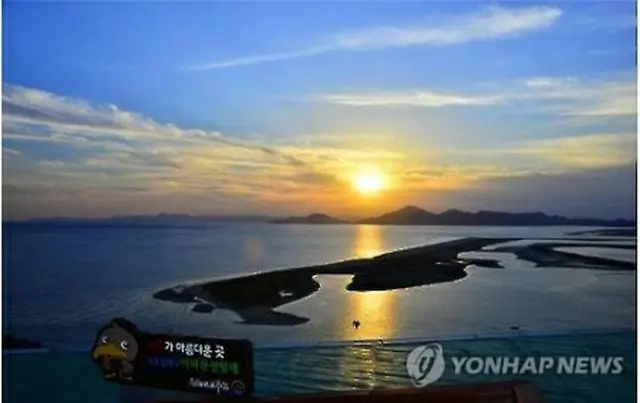 洛東江の夕日（釜山市提供）＝（聯合ニュース）≪転載・転用禁止≫
