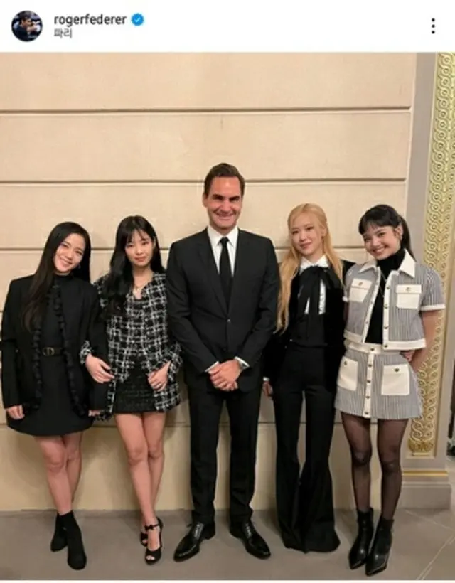 フェデラーさんとＢＬＡＣＫＰＩＮＫのメンバー（フェデラーのインスタグラムより）＝（聯合ニュース）≪転載・転用禁止≫