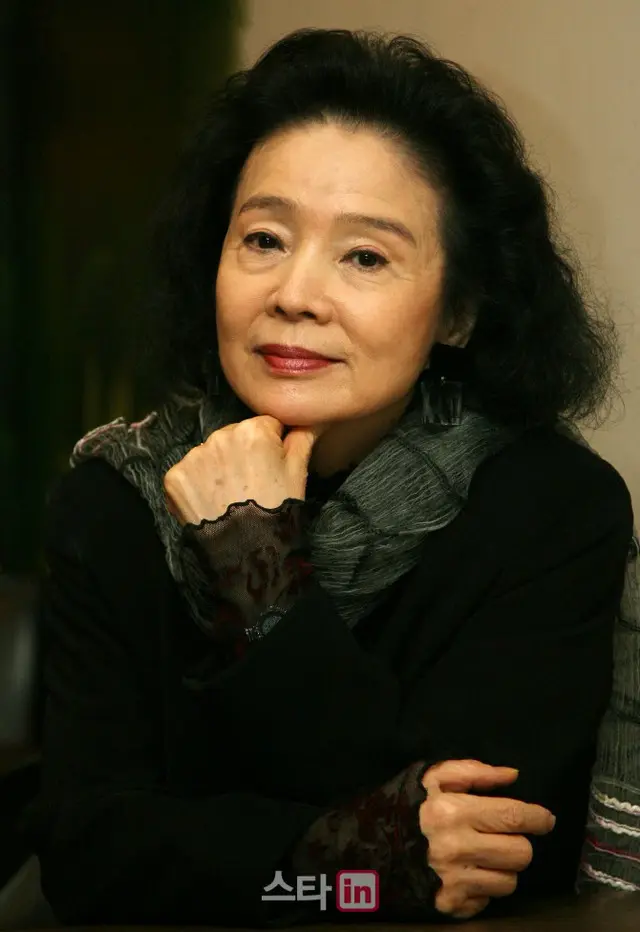 女優ユン・ジョンヒさん、パリで永眠…夫ペク・コヌは霊柩車を見送り涙（画像提供:wowkorea）