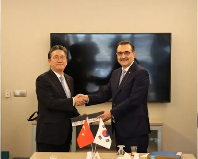 韓国電力がトルコ政府に原発事業の予備提案書を提出した（韓国電力提供）＝（聯合ニュース）≪転載・転用禁止≫