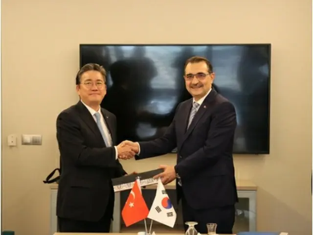 韓国電力がトルコ政府に原発事業の予備提案書を提出した（韓国電力提供）＝（聯合ニュース）≪転載・転用禁止≫