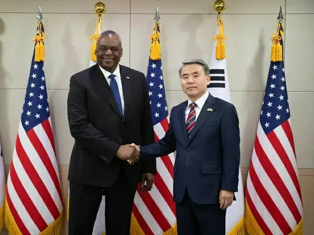 韓国の李鐘燮国防相（右）は31日、オースティン米国防長官とソウルで米韓国防相会談を行なった（画像提供:wowkorea）
