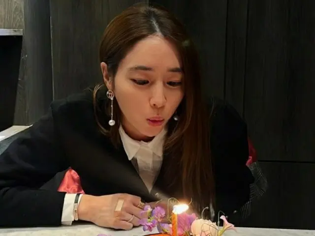 女優イ・ミンジョン、誕生日ケーキも高級ブランド？…2週間も早い誕生日パーティーに感謝（画像提供:wowkorea）