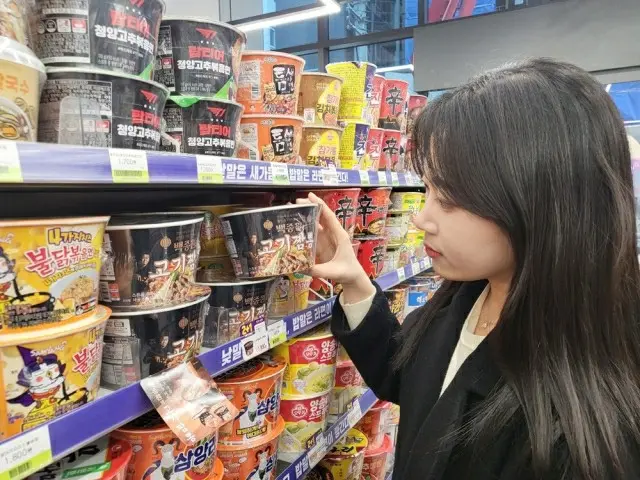 韓国コンビニCU、料理研究家ペク・ジョンウォンと開発の新カップ麺が1分17個ペースの爆売れ！発売20日で「辛ラーメン」抜く（画像提供:wowkorea）