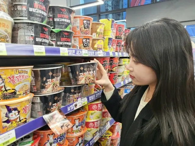 韓国コンビニCU、料理研究家ペク・ジョンウォンと開発の新カップ麺が1分17個ペースの爆売れ！発売20日で「辛ラーメン」抜く（画像提供:wowkorea）