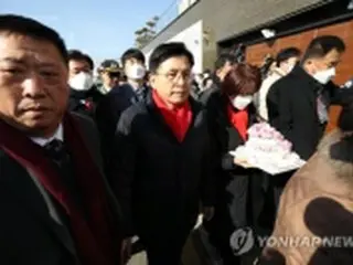 朴槿恵元大統領が７１歳に　大邱の自宅に政治家や支持者集まる