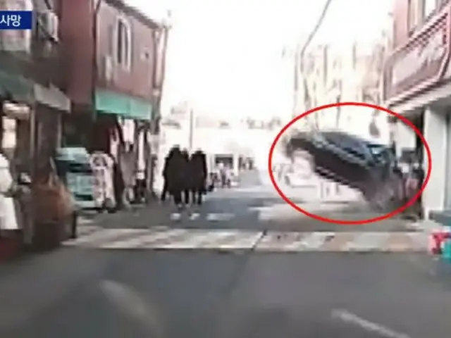 車が急発進し、建物に衝突…運転手と通行人が死亡＝韓国（画像提供:wowkorea）