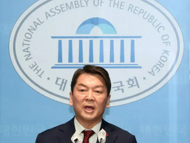 韓国与党代表候補の安哲秀氏、”指メモ”が話題…「ユン力」・「団結」など（画像提供:wowkorea）