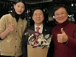 与党議員との写真撮影で物議の女子バレーボール選手、「金議員を応援…写真も許可した」と釈明＝韓国