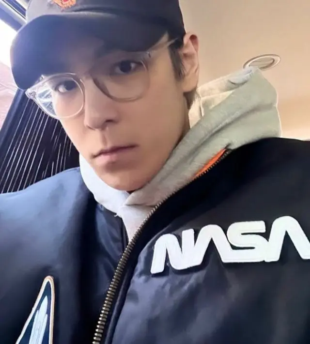 「BIGBANG」のT.O.P、“NASAジャケット”姿で自撮り公開…民間初の月観光プロジェクトに参加で話題（画像提供:wowkorea）