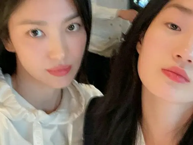 女優ソン・ヘギョ、一緒に写真を撮った人物はJENNIE（BLACKPINK）とも友人？（画像提供:wowkorea）