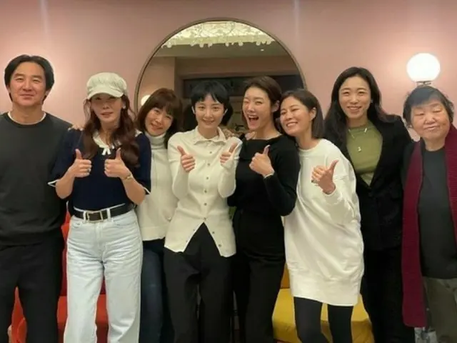 俳優オム・テウンが5日、自身のSNSを通じて「15周年…」と書き込み、近況を収めた写真を投稿した。（画像提供:wowkorea）