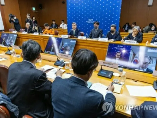 外交部で開かれた官民合同の海外緊急救護協議会の様子＝７日、ソウル（聯合ニュース）