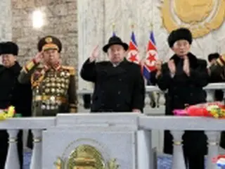 金正恩氏　軍事パレードに出席＝ICBM・新型兵器確認