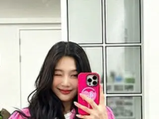 ジョイ（Red Velvet）、華やかなピンク色もしっかり消化…「爽やかな美」