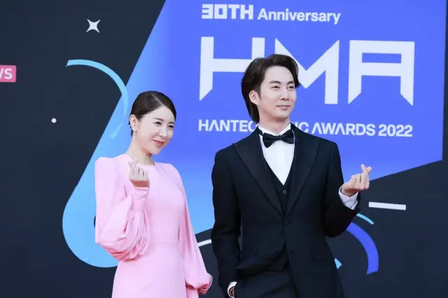 結婚式を控えた歌手ソ・イニョン（元JEWERY）、キム・ヒョンジュン（SS501、マンネ）と授賞式…「ウェディングドレスを着る前の最後のドレス」（画像提供:wowkorea）