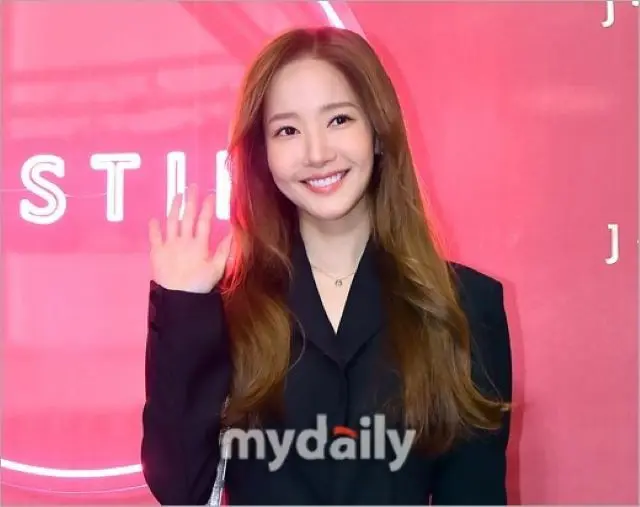 女優パク・ミニョン、元カレ運営の「Bithumb」社をめぐる“不当利益”に関与疑惑…検察の調査受ける（画像提供:wowkorea）