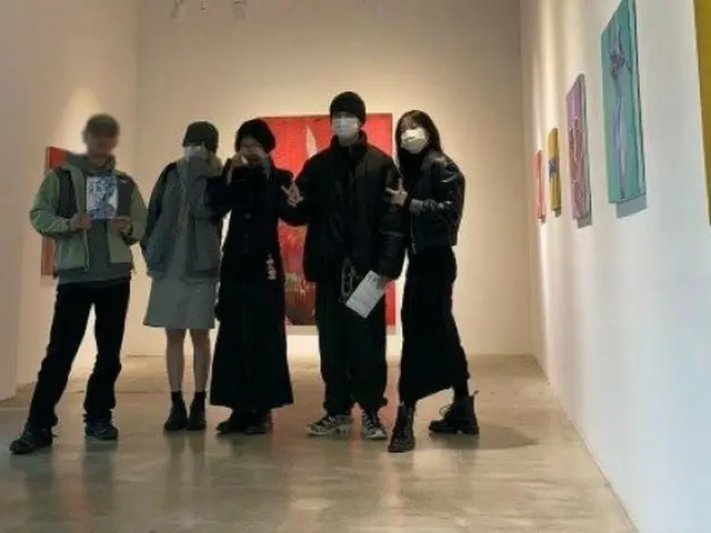 歌手ヒョナ＆DAWN、一緒に展示会を観覧の様子が公開される…復縁説に沈黙はいつまで？（画像提供:wowkorea）