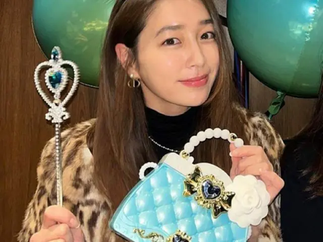 “夫はイ・ビョンホン＆本日誕生日”女優イ・ミンジョン、40代ってホント？ティアラをかぶった童顔美貌で感謝伝える（画像提供:wowkorea）