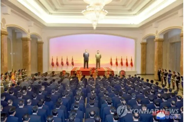 朝鮮中央通信は17日、朝鮮労働党幹部と政府高官が平壌の錦繍山太陽宮殿を参拝したと報じた＝（聯合ニュース）≪転載・転用禁止≫