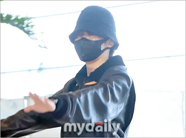 19日午前、仁川空港に姿を見せた「BTS」J-HOPE。（画像提供:wowkorea）