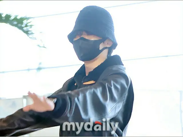 19日午前、仁川空港に姿を見せた「BTS」J-HOPE。（画像提供:wowkorea）