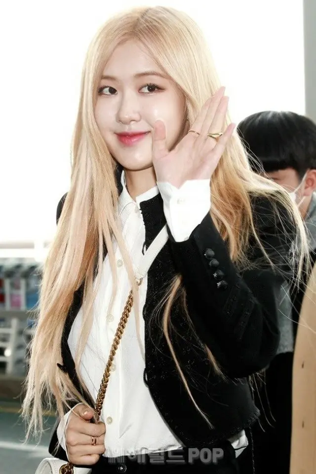 「BLACKPINK」ROSEの写真がある中国ドラマに無断で使用され、議論となっている中、制作陣側がこれを謝罪した（画像提供:wowkorea）