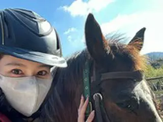 サナ（TWICE）、「念願の乗馬」と新しい趣味を公開